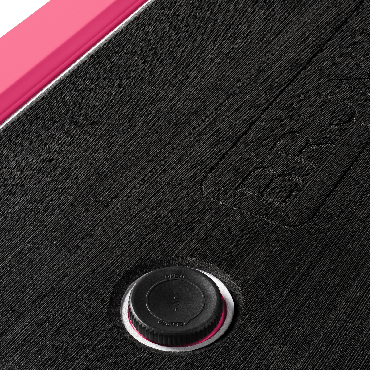 brutank-f0 brutank-55qt-neonpink-vent.png